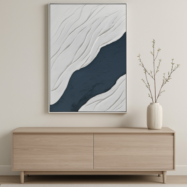 Cuadro abstracto en relieve con formas orgánicas en blanco y azul marino, arte moderno minimalista para decoración de pared.