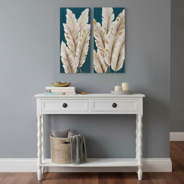 Recibidor moderno clásico con Set 2 Cuadros Hojas de Palmera en Relieve Aporta un toque natural y elegante a tu hogar con este set de cuadros decorativos con diseño de hojas de palmera.