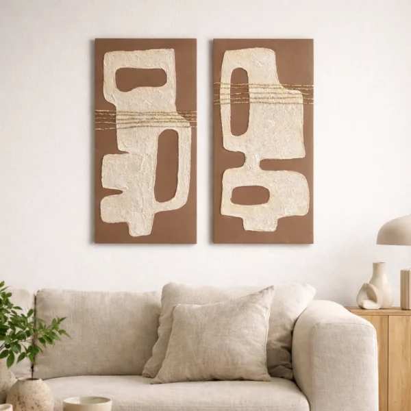 SET 2 CUADROS LIENZO MDF 30 x 2,5 x 60 CM MODERNO Este elegante set de 2 cuadros decorativos en lienzo presenta un diseño abstracto de estilo moderno donde las formas orgánicas y los relieves se combinan con líneas horizontales decorativas para crear una composición artística muy original. Su estética minimalista aporta equilibrio visual y un toque contemporáneo ideal para espacios actuales.