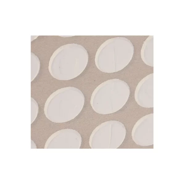 Este elegante set de 2 cuadros decorativos en lienzo destaca por su diseño moderno y minimalista basado en patrones geométricos en relieve. Cada pieza presenta una composición diferente de formas circulares y orgánicas que aportan textura y profundidad visual, creando un conjunto artístico equilibrado y contemporáneo.